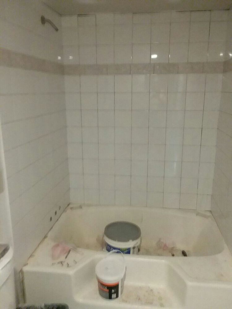 Tub surround · new white tile